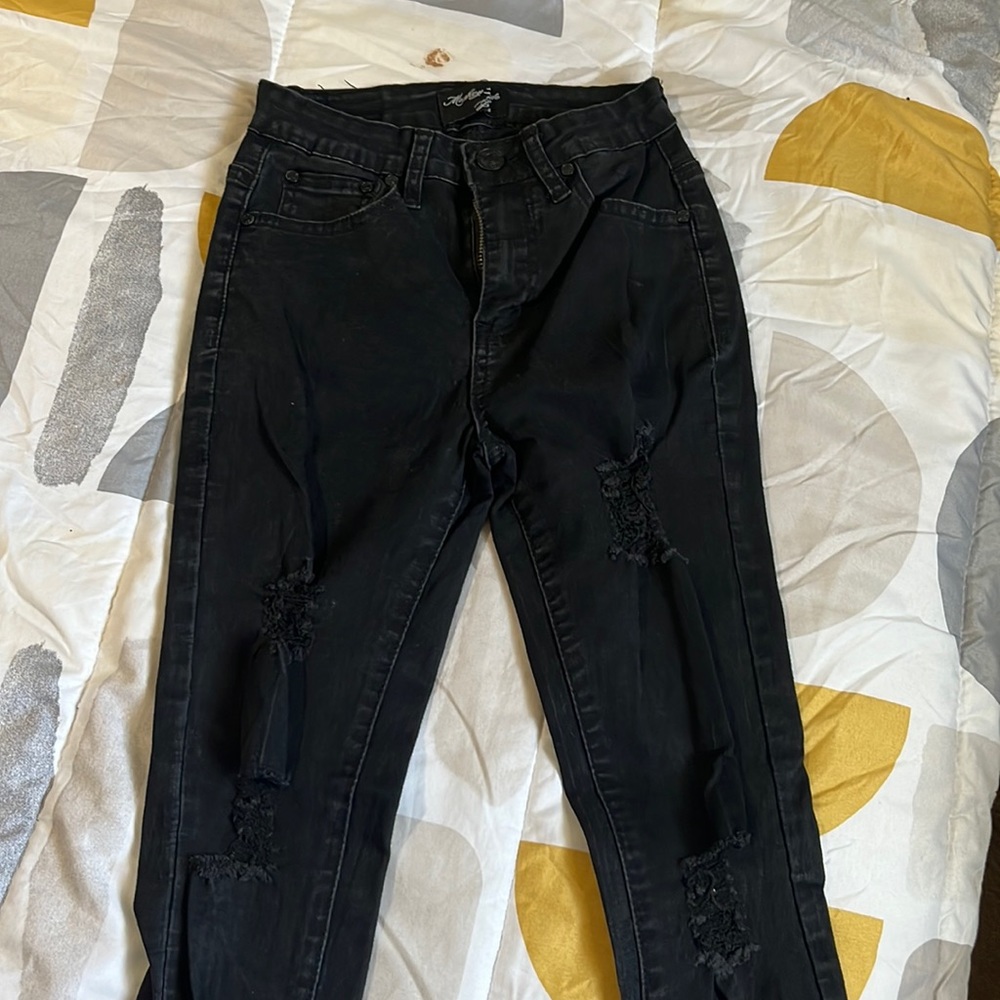 Black ripped skinny jeans